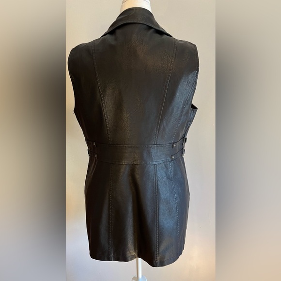 Faux leather and fur vest - Picture 4 of 5